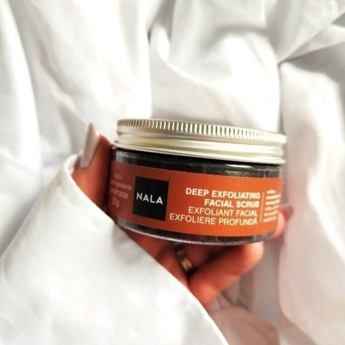 Exfoliant Facial - Exfoliere Profundă - Cafea & Ulei Nuci Macadamia